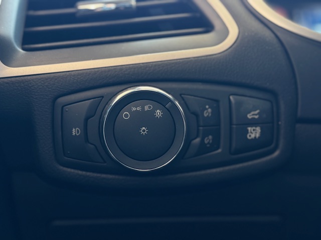 Vehicle Photo 18