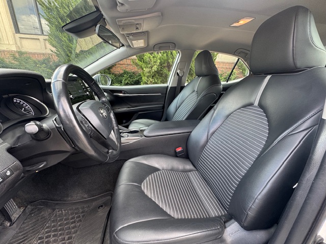 Vehicle Photo 9
